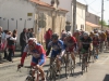 course-de-lairoux-alain-controle-le-peloton-01-05-2012